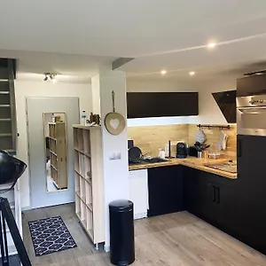 De 2 A A 100 M Des Pistes Avec Piscine Partagee Et Wifi Appartement Manigod